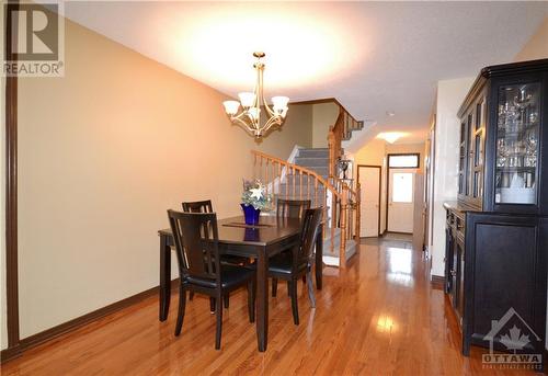 909 Markwick Crescent, Ottawa, ON - Indoor Photo Showing Dining Room