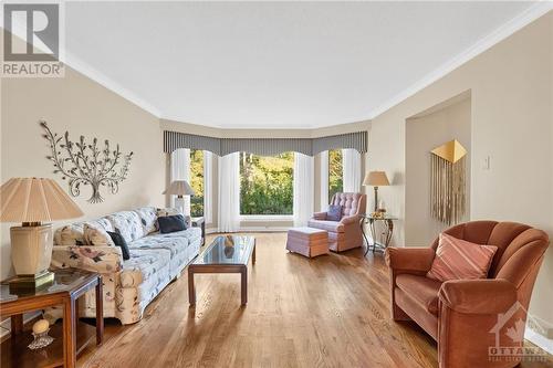 1410 Sherruby Way, Ottawa, ON - Indoor Photo Showing Living Room