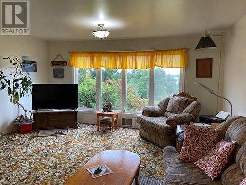 215 Main Street, St. George'S, NL - Indoor Photo Showing Living Room