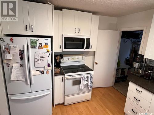 1508 H Avenue N, Saskatoon, SK - Indoor Photo Showing Kitchen