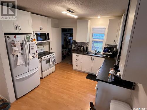 1508 H Avenue N, Saskatoon, SK - Indoor Photo Showing Kitchen With Double Sink