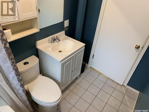 1508 H Avenue N, Saskatoon, SK - Indoor Photo Showing Bathroom