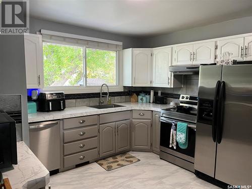 67 Osborne Crescent, Regina, SK - Indoor Photo Showing Kitchen