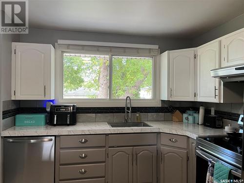 67 Osborne Crescent, Regina, SK - Indoor Photo Showing Kitchen