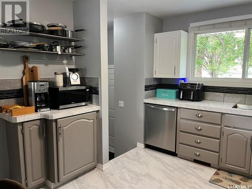 67 Osborne Crescent, Regina, SK - Indoor Photo Showing Kitchen