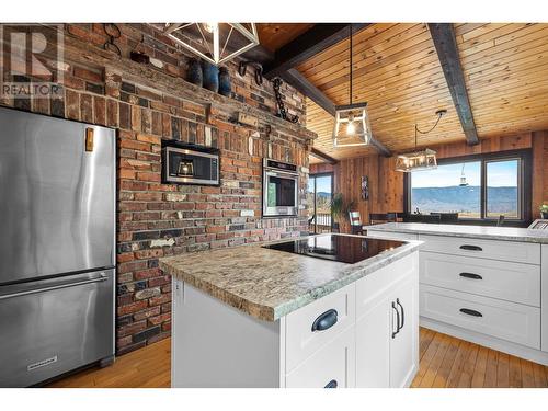 6332/6349 Beaton Road, Kamloops, BC - Indoor Photo Showing Kitchen