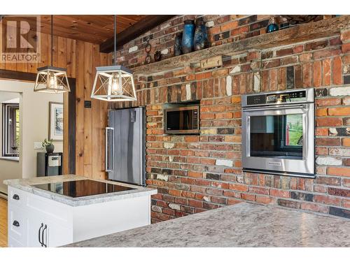 6332/6349 Beaton Road, Kamloops, BC - Indoor Photo Showing Kitchen