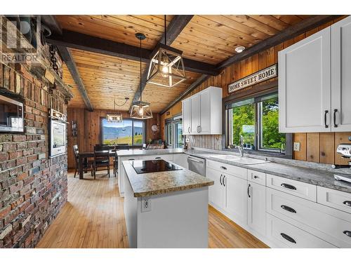 6332/6349 Beaton Road, Kamloops, BC - Indoor Photo Showing Kitchen