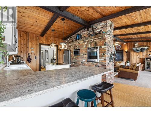 6332/6349 Beaton Road, Kamloops, BC - Indoor Photo Showing Kitchen