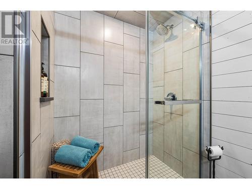 6332/6349 Beaton Road, Kamloops, BC - Indoor Photo Showing Bathroom