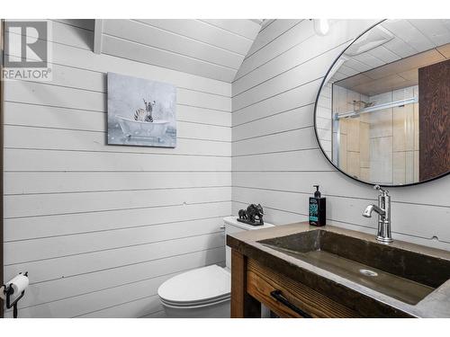 6332/6349 Beaton Road, Kamloops, BC - Indoor Photo Showing Bathroom