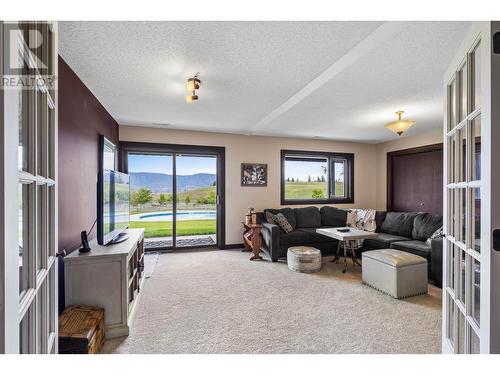 6332/6349 Beaton Road, Kamloops, BC - Indoor