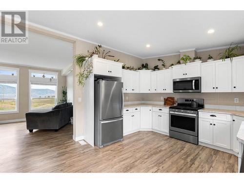 6332/6349 Beaton Road, Kamloops, BC - Indoor Photo Showing Kitchen