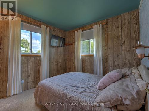 8278 Burwell Road, Lambton Shores (Port Franks), ON - Indoor Photo Showing Bedroom