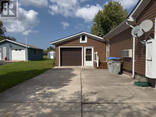 8278 Burwell Road, Lambton Shores (Port Franks), ON - Outdoor