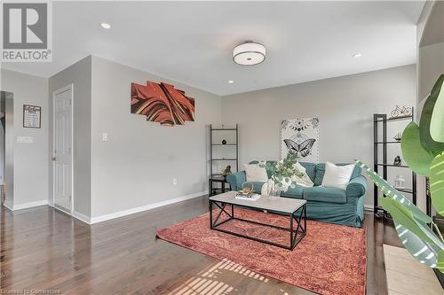 4 Nancroft Crescent, Cambridge, ON - Indoor Photo Showing Living Room