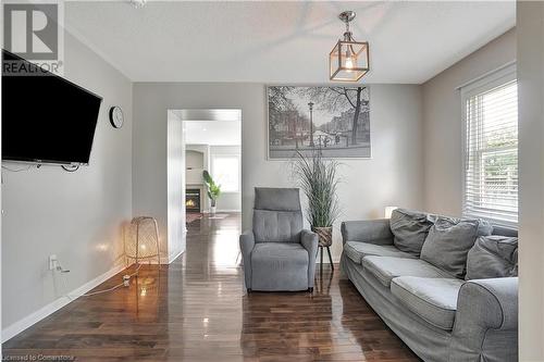 4 Nancroft Crescent, Cambridge, ON - Indoor Photo Showing Living Room