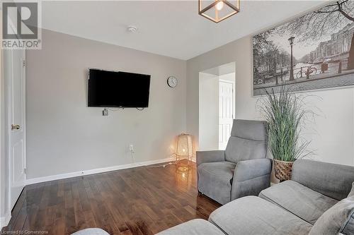 4 Nancroft Crescent, Cambridge, ON - Indoor Photo Showing Living Room