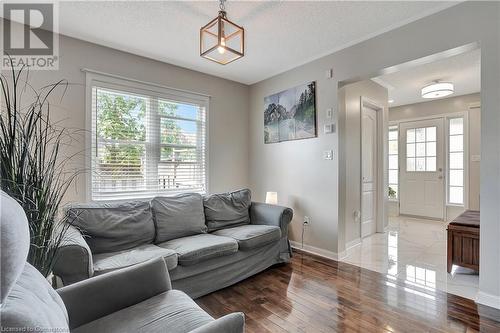 4 Nancroft Crescent, Cambridge, ON - Indoor Photo Showing Living Room