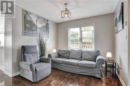 4 Nancroft Crescent, Cambridge, ON - Indoor Photo Showing Living Room