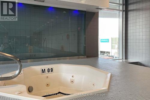 621 - 2885 Bayview Avenue, Toronto, ON - Indoor Photo Showing Bathroom