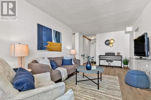 1608 - 1350 York Mills Road, Toronto, ON - Indoor Photo Showing Living Room