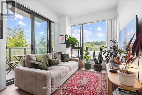 302 - 280 Howland Avenue, Toronto, ON - Indoor Photo Showing Living Room