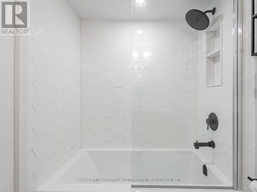 101 - 233 Beecroft Road, Toronto, ON - Indoor Photo Showing Bathroom