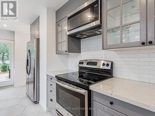 101 - 233 Beecroft Road, Toronto, ON - Indoor Photo Showing Kitchen