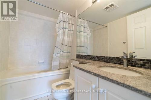 1201 - 7 Lorraine Drive, Toronto, ON - Indoor Photo Showing Bathroom