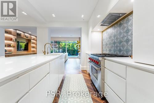 18 Chicora Avenue, Toronto, ON - Indoor Photo Showing Kitchen