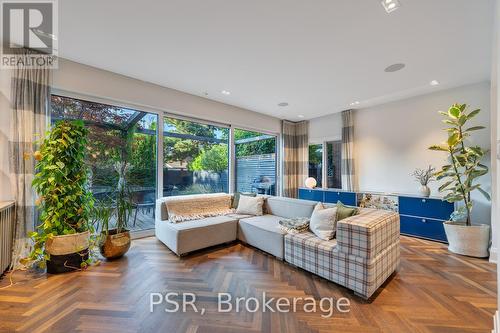 18 Chicora Avenue, Toronto, ON - Indoor Photo Showing Living Room