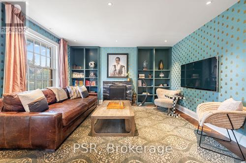 18 Chicora Avenue, Toronto, ON - Indoor Photo Showing Living Room