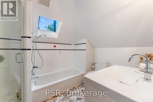 18 Chicora Avenue, Toronto, ON - Indoor Photo Showing Bathroom