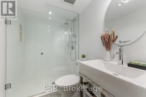 18 Chicora Avenue, Toronto, ON - Indoor Photo Showing Bathroom