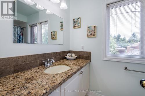 204 Bowerman Boulevard, New Tecumseth, ON - Indoor Photo Showing Bathroom