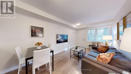 508 - 10 Drummond Street, Toronto, ON - Indoor Photo Showing Living Room