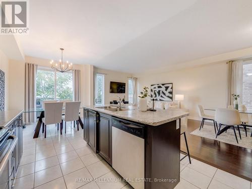 16 Vezna Crescent, Brampton, ON - Indoor Photo Showing Kitchen