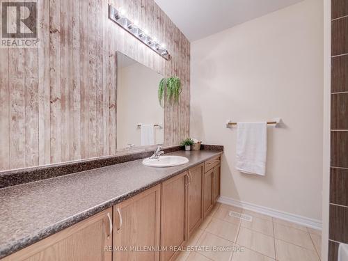 16 Vezna Crescent, Brampton, ON - Indoor Photo Showing Bathroom