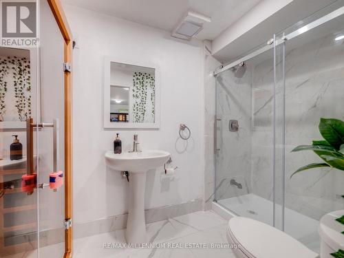 16 Vezna Crescent, Brampton, ON - Indoor Photo Showing Bathroom