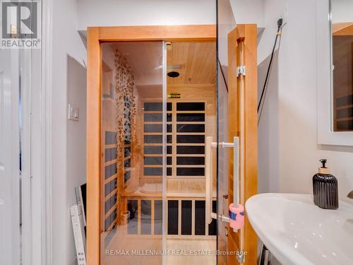 16 Vezna Crescent, Brampton, ON - Indoor Photo Showing Bathroom