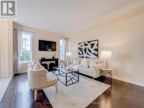 16 Vezna Crescent, Brampton, ON - Indoor Photo Showing Living Room