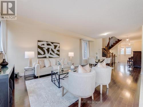 16 Vezna Crescent, Brampton, ON - Indoor Photo Showing Living Room