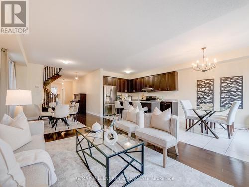 16 Vezna Crescent, Brampton, ON - Indoor Photo Showing Living Room