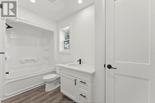 1310 Westcott Unit# Upper, Windsor, ON - Indoor Photo Showing Bathroom