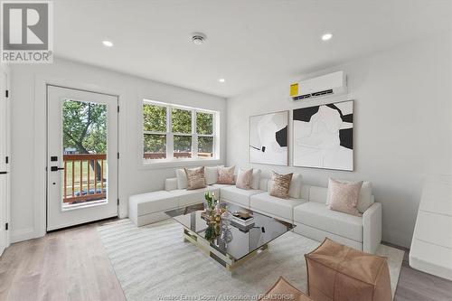 1310 Westcott Unit# Upper, Windsor, ON - Indoor Photo Showing Living Room