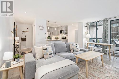 15 Murray Street Unit#2, Ottawa, ON - Indoor Photo Showing Living Room