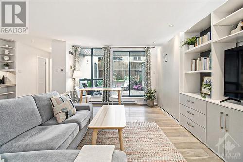 15 Murray Street Unit#2, Ottawa, ON - Indoor Photo Showing Living Room