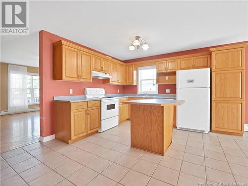 10 Armoyan Court, Moncton, NB - Indoor Photo Showing Kitchen