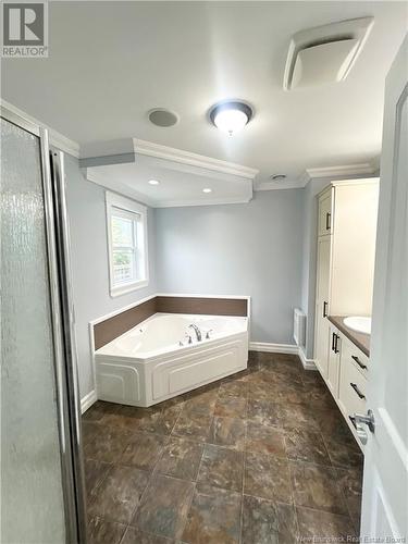 25 Mcwilliam Drive, Miramichi, NB - Indoor Photo Showing Bathroom